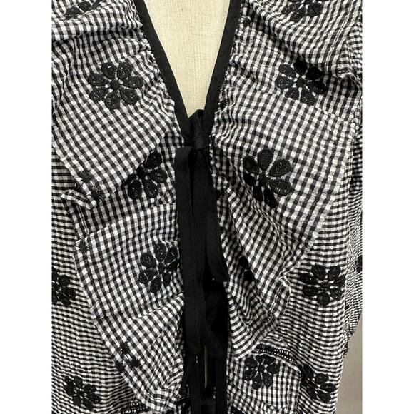 Entro gingham black & white embroidered tie front  top size small 3/4 sleeve - Picture 7 of 16